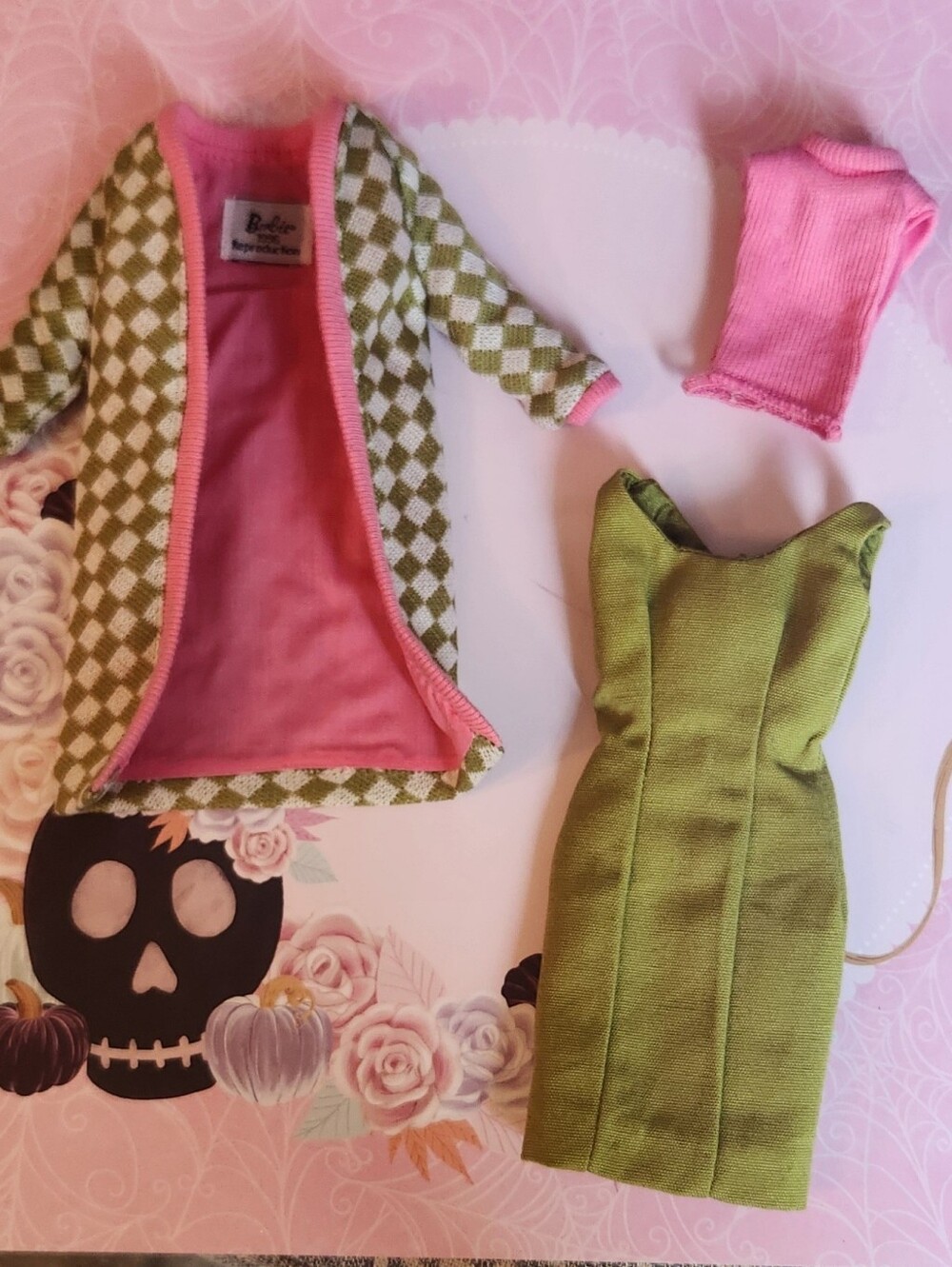 1996 Barbie Reproduction POODLE PARADE Green Dress Pink Dickey & Coat